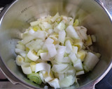 Foto del paso 1 de la receta: Crema de puerros ligera