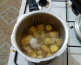A picture of step 1 of Green banana stew.
