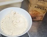 Foto del paso 1 de la receta: Pan de espelta