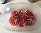 Paradicsom saláta lilahagymával recept fázis 5 fotója