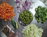 A picture of step 1 of Vegetable Maggi.