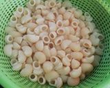 Foto del paso 2 de la receta: Pasta con setas, langostinos y surimi
