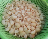 Foto del paso 2 de la receta: Pasta con setas, langostinos y surimi