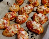 Pas rețetă Bruschete cu roșii, mozzarella și prosciutto crudo 4 fotografie
