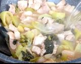 รูปขั้นตอนการทำที่ 3 ของ ต้มเค็มผักกาดดองหมูสามชั้น By แม่บ้าน