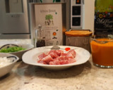 Foto del paso 1 de la receta: Magro de cerdo en salsa de tomate y vino de Rioja