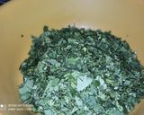 A picture of step 2 of Sarson Da Saag.