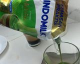 Foto langkah ke 2 dari resep Strawberry matcha latte.