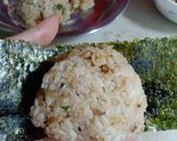 Gambar langkah 12 resipi Japanese Garlic Fried Rice with Chicken Teriyaki Onigiri by Rina.