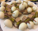 Foto del paso 1 de la receta: Huevos de codorniz con atún y guindilla