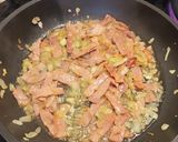 Foto del paso 3 de la receta Pasta en salsa de espárragos verdes, con bacon y cebolla