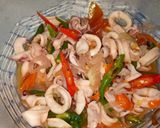 Foto langkah ke 5 dari resep Cumi basah oseng pedas.