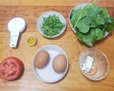Foto del paso 1 de la receta: 🇲🇽 Omelette tricolor (espinacas, tomate y queso) 🇲🇽
