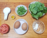 Foto del paso 1 de la receta: 🇲🇽 Omelette tricolor (espinacas, tomate y queso) 🇲🇽