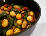 Foto del paso 5 de la receta: Salteado de patatas especiadas, chistorra y pimientos padrón