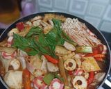 Foto langkah ke 4 dari resep Steamboat Tomyam seafood simple.