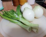 Foto del paso 1 de la receta Tortilla de hojas tiernas de cebolleta