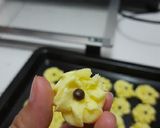 Foto langkah ke 4 dari resep Kue semprit susu.