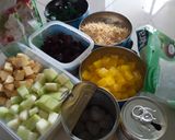 Foto langkah ke 1 dari resep Salad buah ala lucy's.