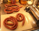 Foto del paso 5 de la receta: Longanisas, chorizos secos, chorizos húmedos y salchicha parrillera