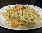Foto langkah ke 7 dari resep Spaghetti oglio Olio (spaghetti bawang putih+udang).