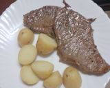 Foto del paso 1 de la receta: Filetes de ternera a la plancha con papas cocidas