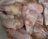 Sayap ayam goreng dengan cabe, bawang langkah memasak 1 foto
