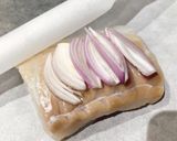 Hình bước làm 2 của món Papillote De Cabillaud - Cá Tuyết Gói Giấy Đút Lò Với Lá Thơm Provence & Dầu Olive