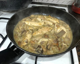 Foto del paso 7 de la receta: Setas salteadas con ajetes tiernos y solomillo de pechuga de pollo