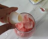 Foto langkah ke 3 dari resep Jus strawberry yakult.