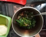 Foto langkah ke 5 dari resep Martabak Telor Teflon Saus Sambal Kecap.