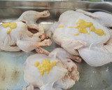 Foto del paso 1 de la receta: Pollos entero asados al carbón
