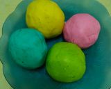 Foto langkah ke 3 dari resep Kue keciput warna warni.