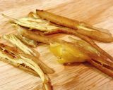 Hình bước làm 1 của món Bún ngải miền Trung