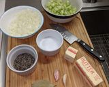 A picture of step 1 of HAM & SPLIT PEA SOUP.