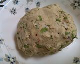 A picture of step 6 of Spinach Thali Peeth.