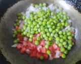 A picture of step 3 of Vegetable upma.