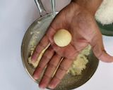 खोबऱ्याचे लाडू / Coconut ladoo / ओल्या नारळाचे लाडू - मराठी रेसिपी रेसिपी स्टेप 7 फोटो
