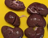 A picture of step 1 of Traditional English devilled lamb kidneys.