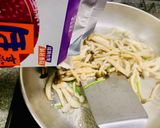 「烹大師香菇風味」水蓮炒菇菇的食譜步驟2照片