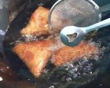 Foto langkah ke 4 dari resep Risol Rogout Segi Tiga.