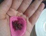 Foto langkah ke 2 dari resep Klepon pink isi coklat.