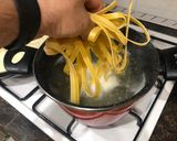 Foto del paso 5 de la receta Tagliatelle en salsa de nata con pollo y bacon