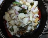 A picture of step 1 of Onion and tomato chattny.