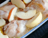 Foto del paso 7 de la receta: Pollo asado con manzana y frutos secos