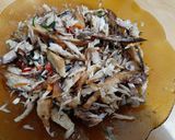 Foto langkah ke 3 dari resep Tongkol cue suwir sambal matah.