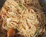 A picture of step 3 of Mee Goreng.