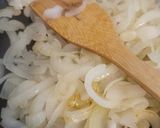 Fokhagymás sertésszűz, sült krumplival, karamellizált hagymával recept fázis 6 fotója