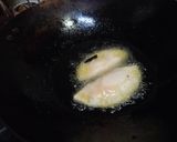 A picture of step 4 of Leftover bread peda gujiya.