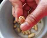 A picture of step 1 of Boiled ground nuts.